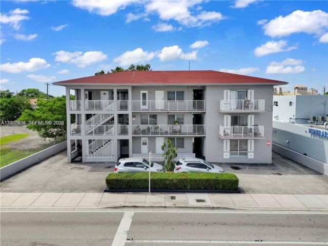  3 BR,  2.00 BTH &nbsp; style home in Miami