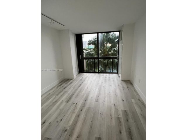 [PHOTO]
