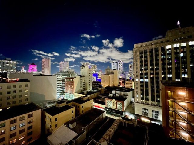 [PHOTO]