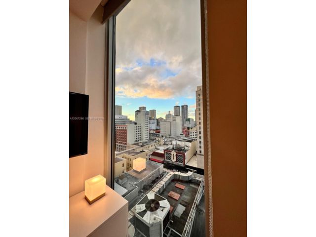 [PHOTO]