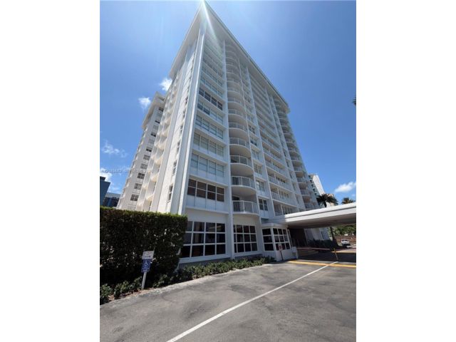  2 BR,  2.00 BTH &nbsp; style home in Miami