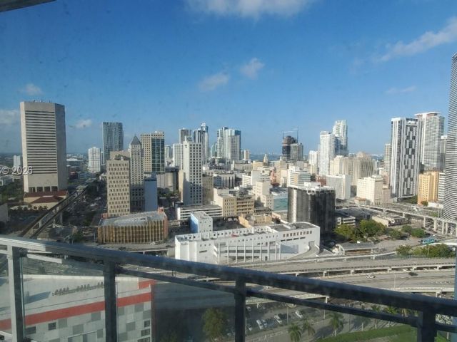[PHOTO]