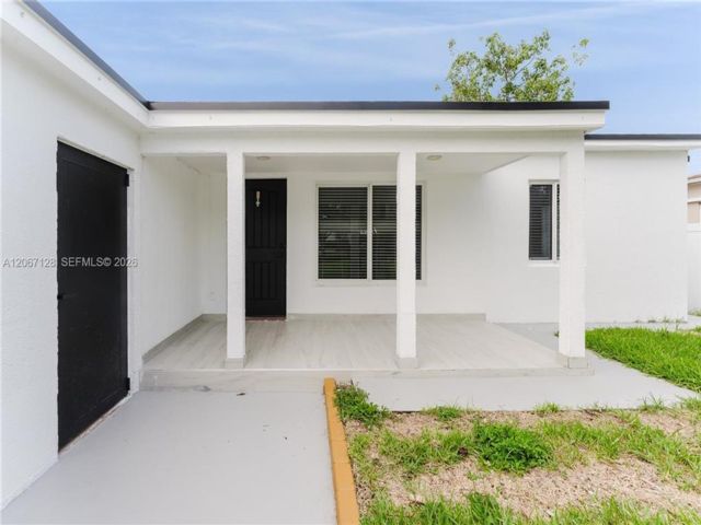  3 BR,  2.00 BTH &nbsp; style home in Oakland Park