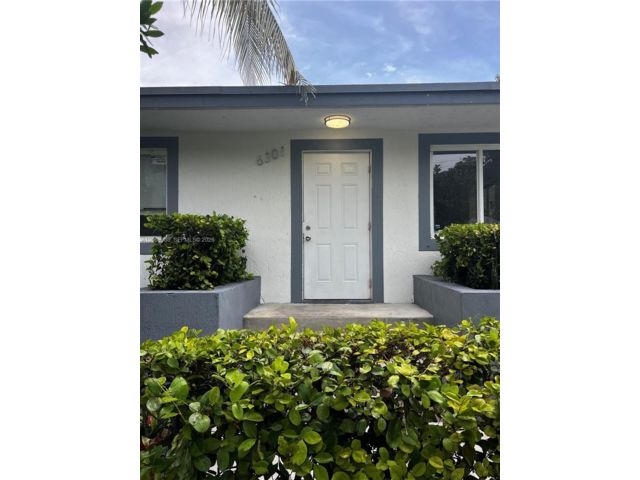  2 BR,  4.00 BTH &nbsp; style home in El Portal