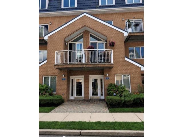  3 BR,  3.00 BTH &nbsp;Condominium style home in Bergen Beach