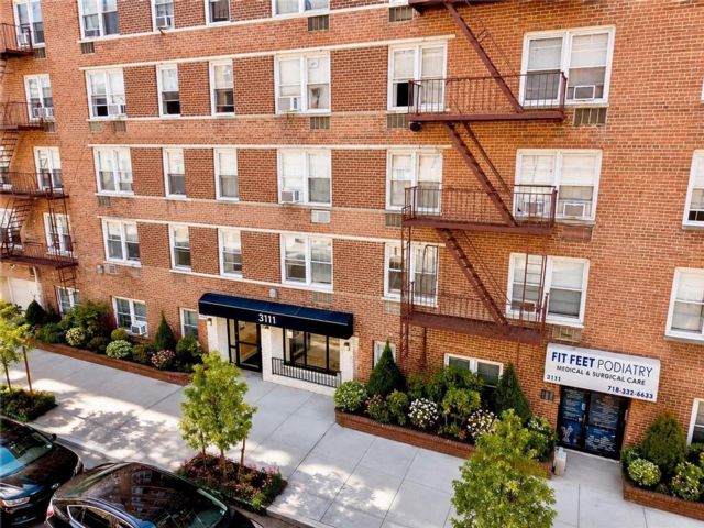  1 BR,  0.50 BTH &nbsp;Co-op style home in Brighton Beach