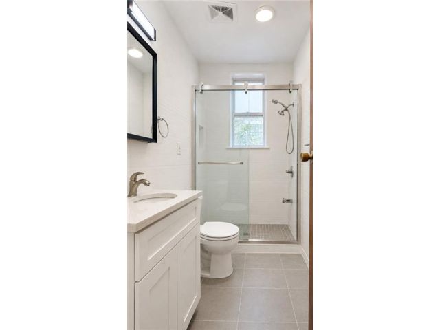  2 BR,  1.00 BTH &nbsp;Multi-family style home in Gravesend