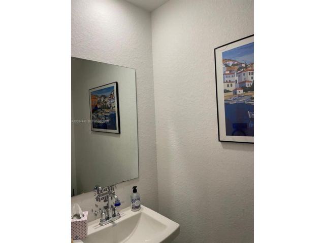[PHOTO]
