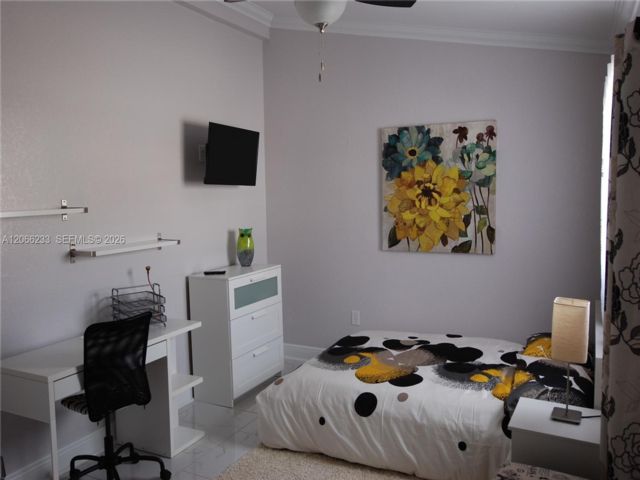 [PHOTO]