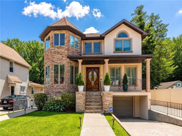  6 BR,  5.00 BTH &nbsp;Multi-family style home in Princess Bay