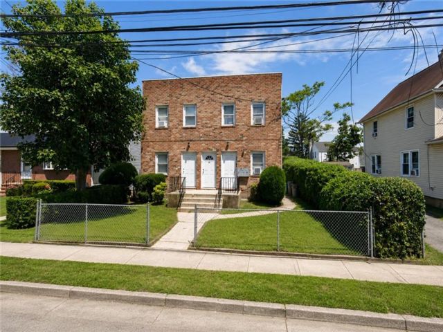 Studio,  0.00 BTH &nbsp;Multi-family style home in Hempstead