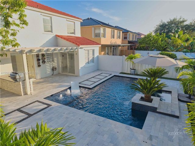  3 BR,  2.50 BTH &nbsp;European style home in Pembroke Pines