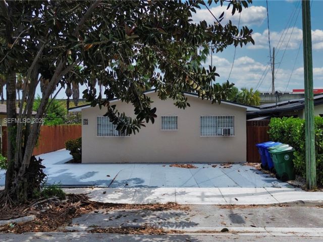  2 BR,  2.00 BTH &nbsp; style home in Miami