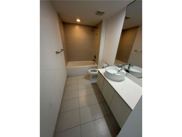 [PHOTO]