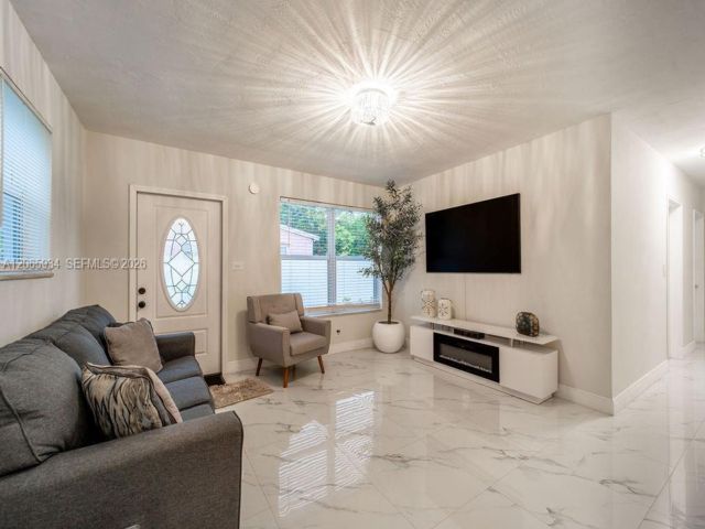  3 BR,  1.00 BTH &nbsp; style home in Hollywood