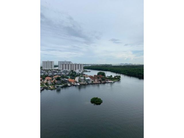 [PHOTO]