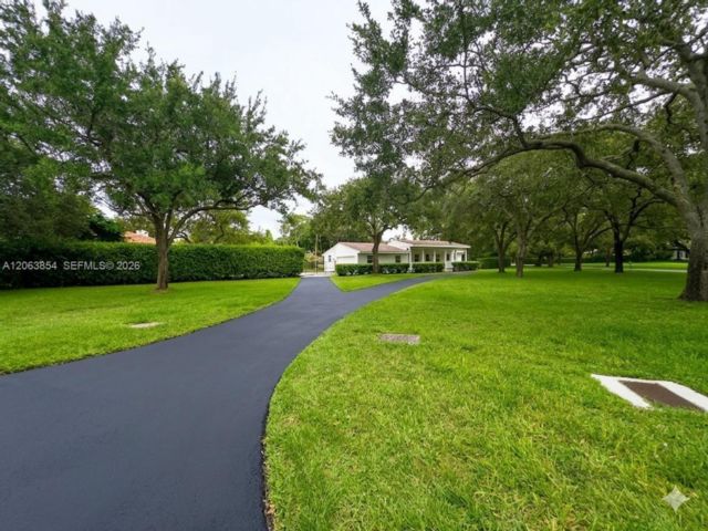  4 BR,  3.00 BTH &nbsp; style home in Pinecrest