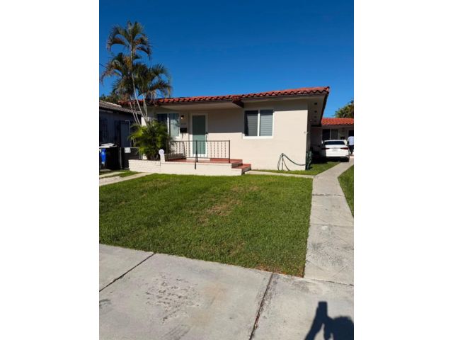  2 BR,  1.00 BTH &nbsp;Duplex style home in Coconut Grove