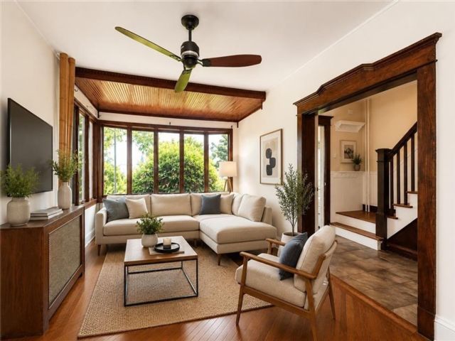 [PHOTO]