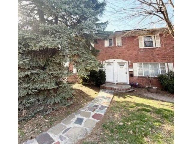  2 BR,  3.00 BTH &nbsp;Single family style home in Sunnyside
