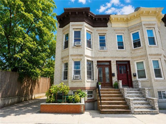  9 BR,  0.00 BTH &nbsp;Multi-family style home in Windsor Terrace