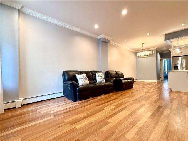  2 BR,  1.00 BTH &nbsp;Multi-family style home in Bensonhurst