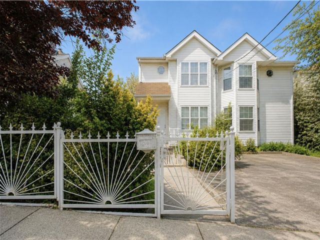 3 BR,  3.00 BTH &nbsp;Single family style home in New Brighton