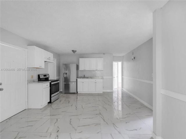  4 BR,  2.00 BTH &nbsp;Apartment style home in Fort Lauderdale