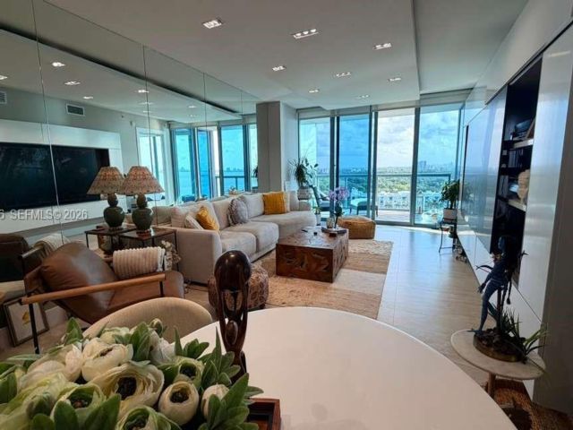  2 BR,  2.50 BTH &nbsp; style home in Miami