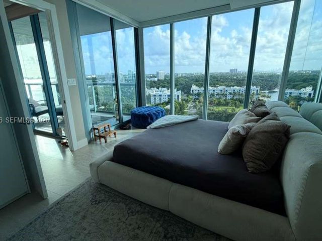 [PHOTO]
