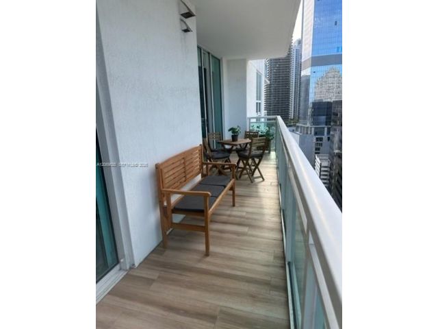 [PHOTO]