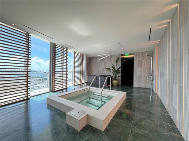 [PHOTO]