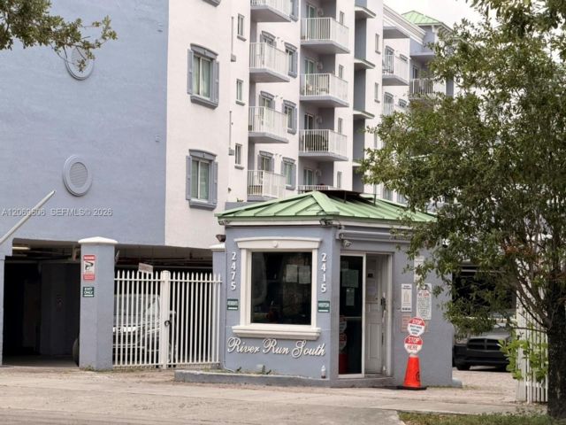  2 BR,  2.00 BTH &nbsp; style home in Miami