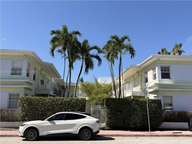  2 BR,  2.00 BTH &nbsp; style home in Carl Fisher