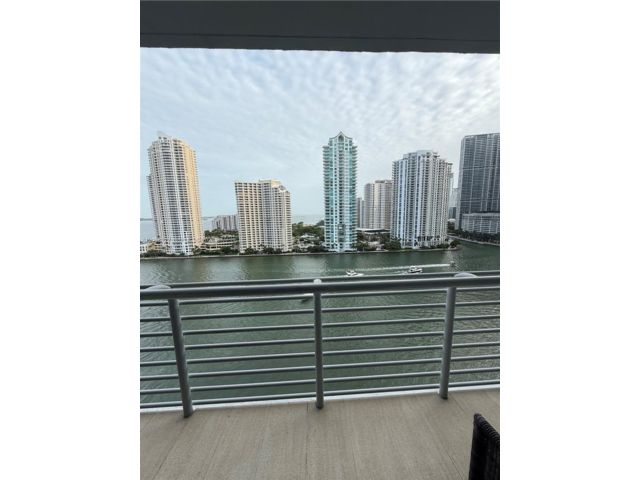 [PHOTO]