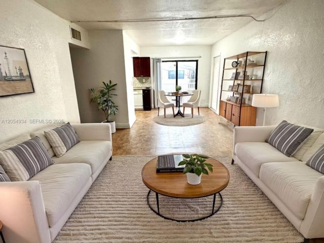  2 BR,  1.00 BTH &nbsp; style home in Biscayne Park