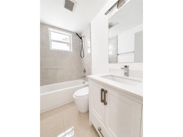 [PHOTO]