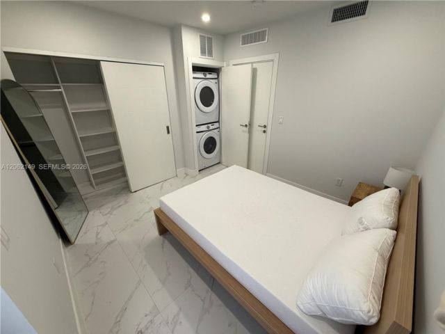 [PHOTO]