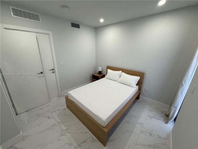 [PHOTO]