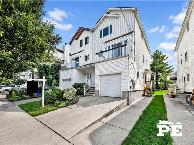  4 BR,  3.00 BTH &nbsp;Single family style home in New Springville