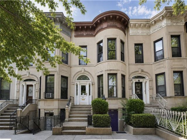  4 BR,  3.00 BTH &nbsp;Single family style home in Bay Ridge