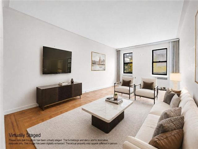  2 BR,  1.00 BTH &nbsp;Co-op style home in Midwood
