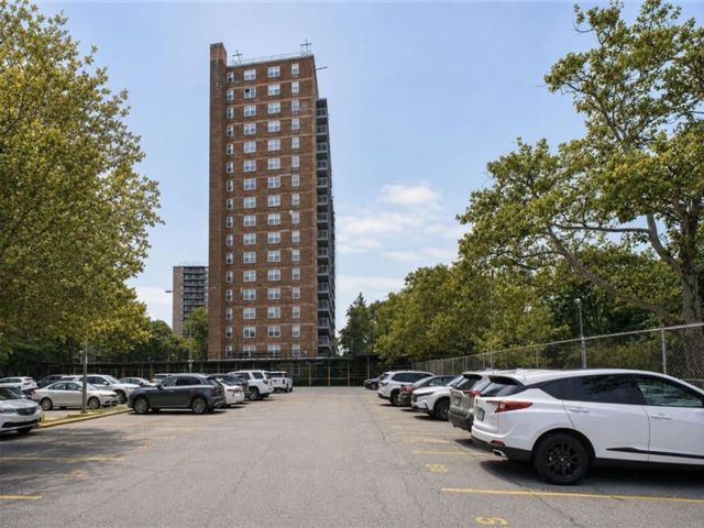  2 BR,  1.00 BTH &nbsp;Co-op style home in Bath Beach