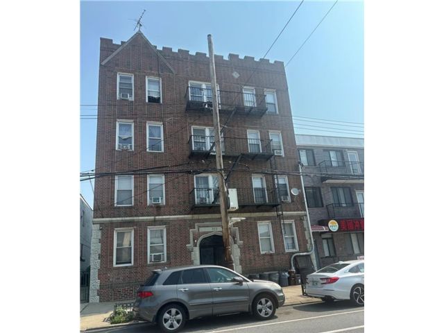 Studio,  0.00 BTH &nbsp;Multi-family style home in Sunset Park