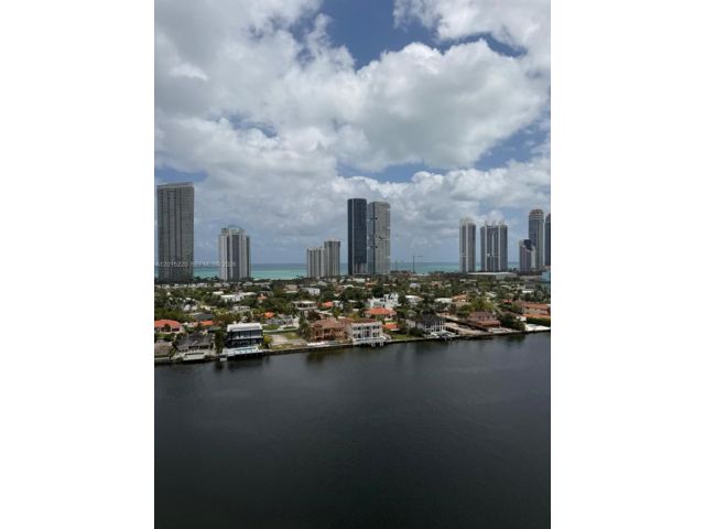  3 BR,  3.00 BTH &nbsp; style home in Aventura