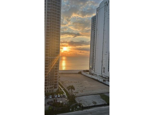  2 BR,  3.00 BTH &nbsp; style home in Aventura