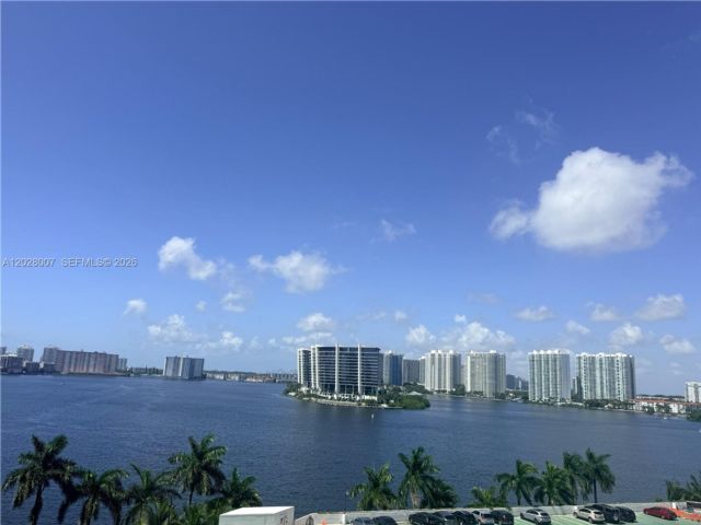 [PHOTO]