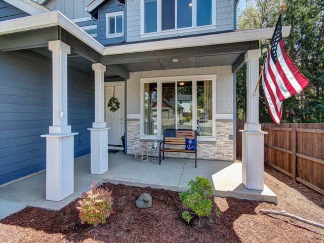  4 BR,  2.50 BTH &nbsp;Custom style home in Battle Ground