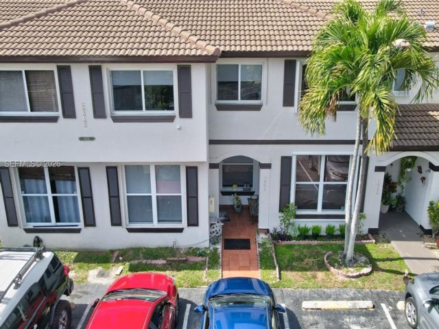  3 BR,  2.50 BTH &nbsp;Condo style home in Miami