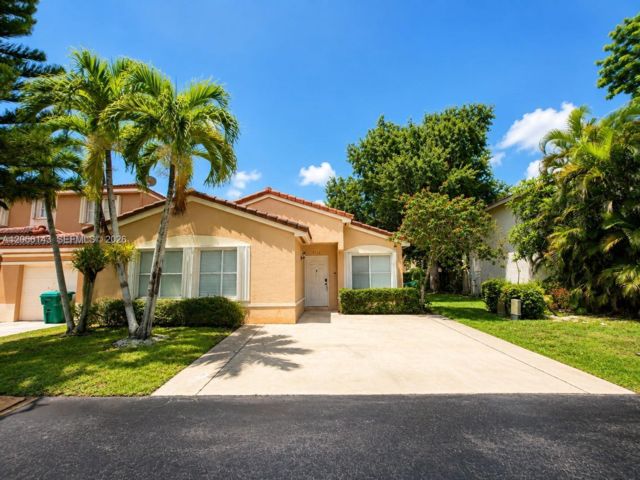  3 BR,  2.00 BTH &nbsp;Traditional style home in Miami